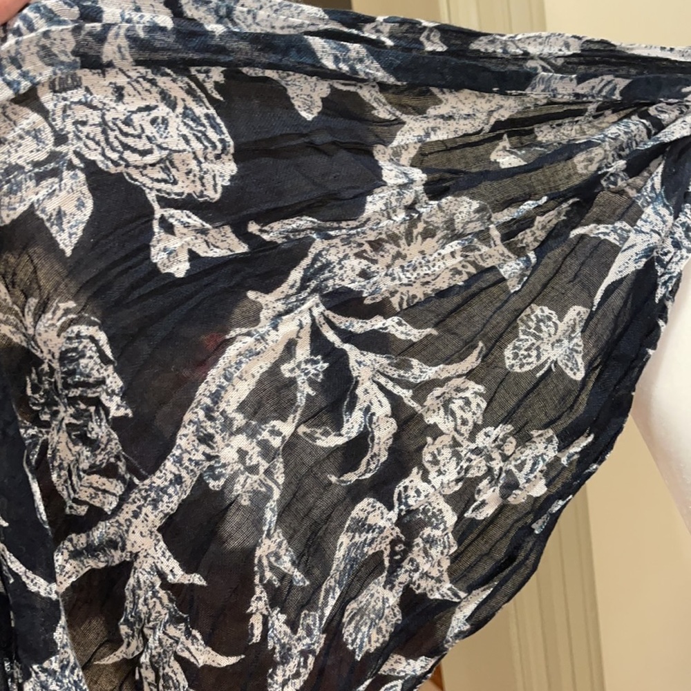 Talbots Scarf - Picture 3 of 5